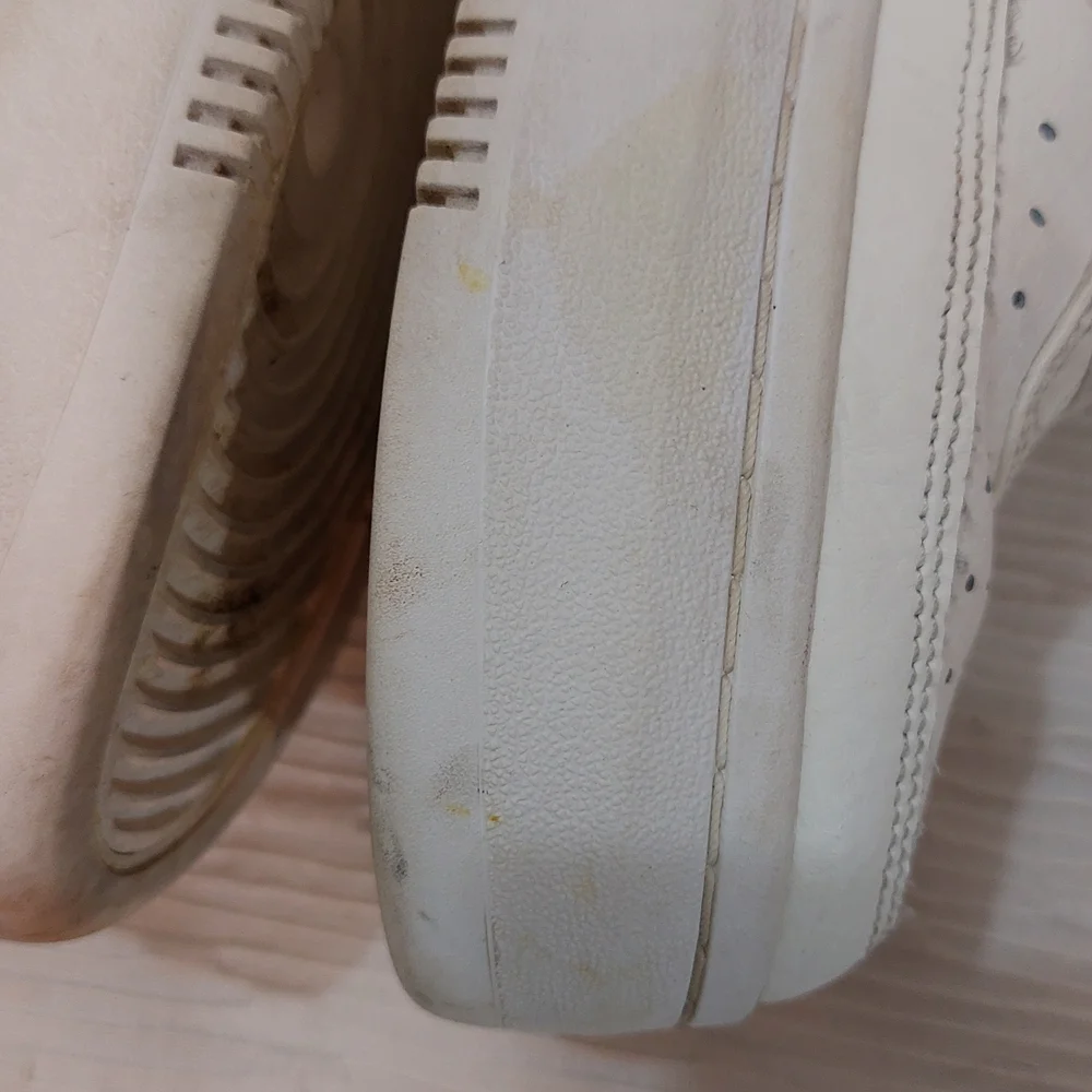 Nike Women's Sneakers in Cream and Navy - Picture 11 of 16